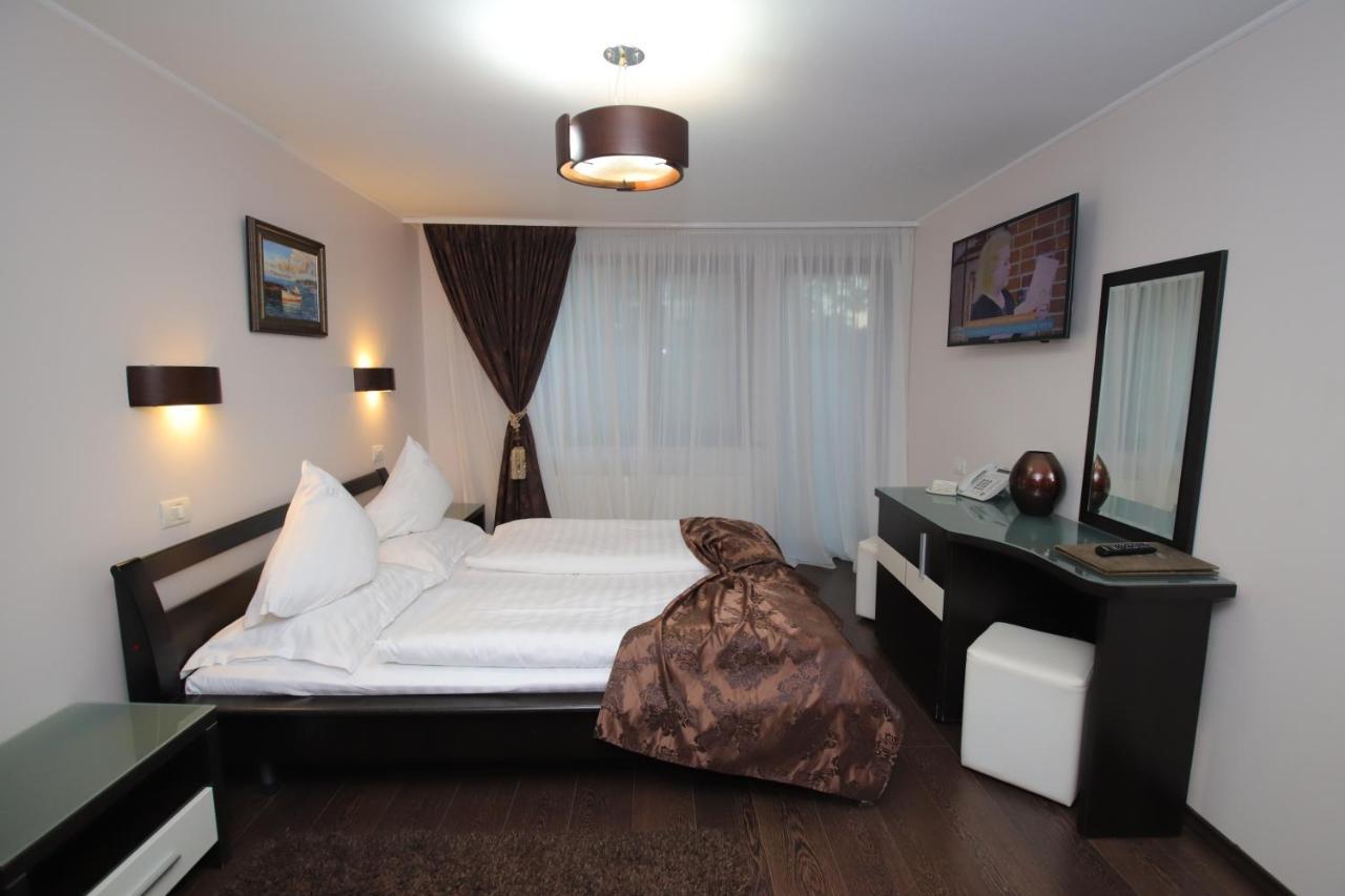 Complex Cochet Hotel Busteni Bagian luar foto