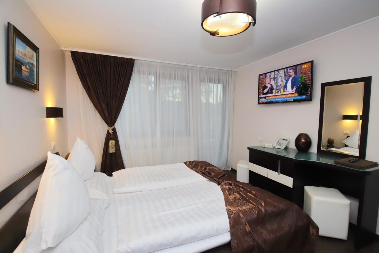 Complex Cochet Hotel Busteni Bagian luar foto