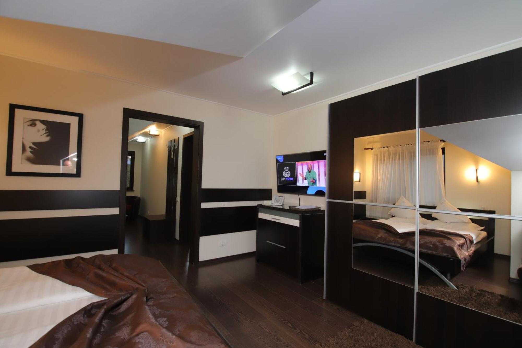 Complex Cochet Hotel Busteni Bagian luar foto