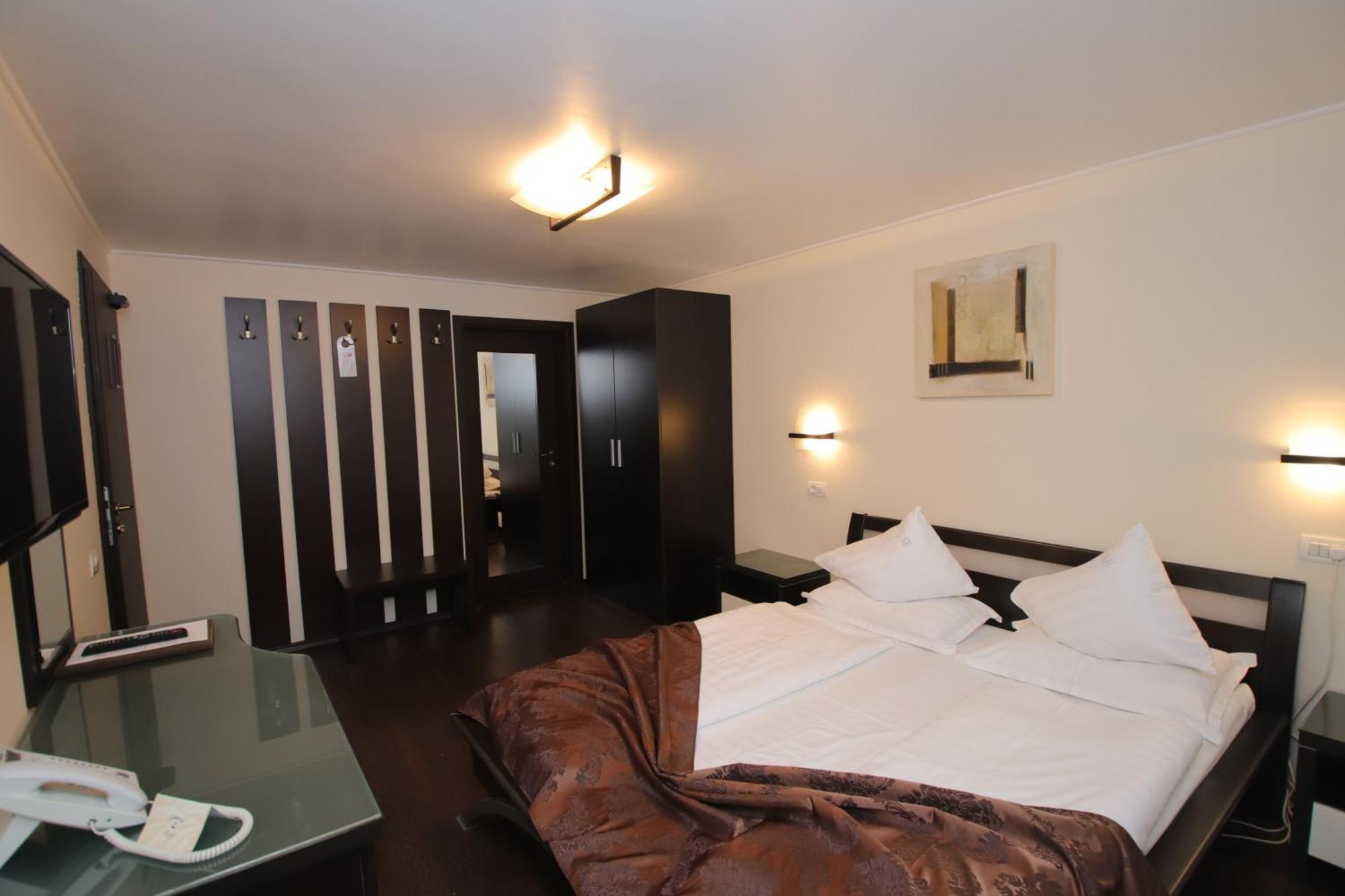 Complex Cochet Hotel Busteni Bagian luar foto