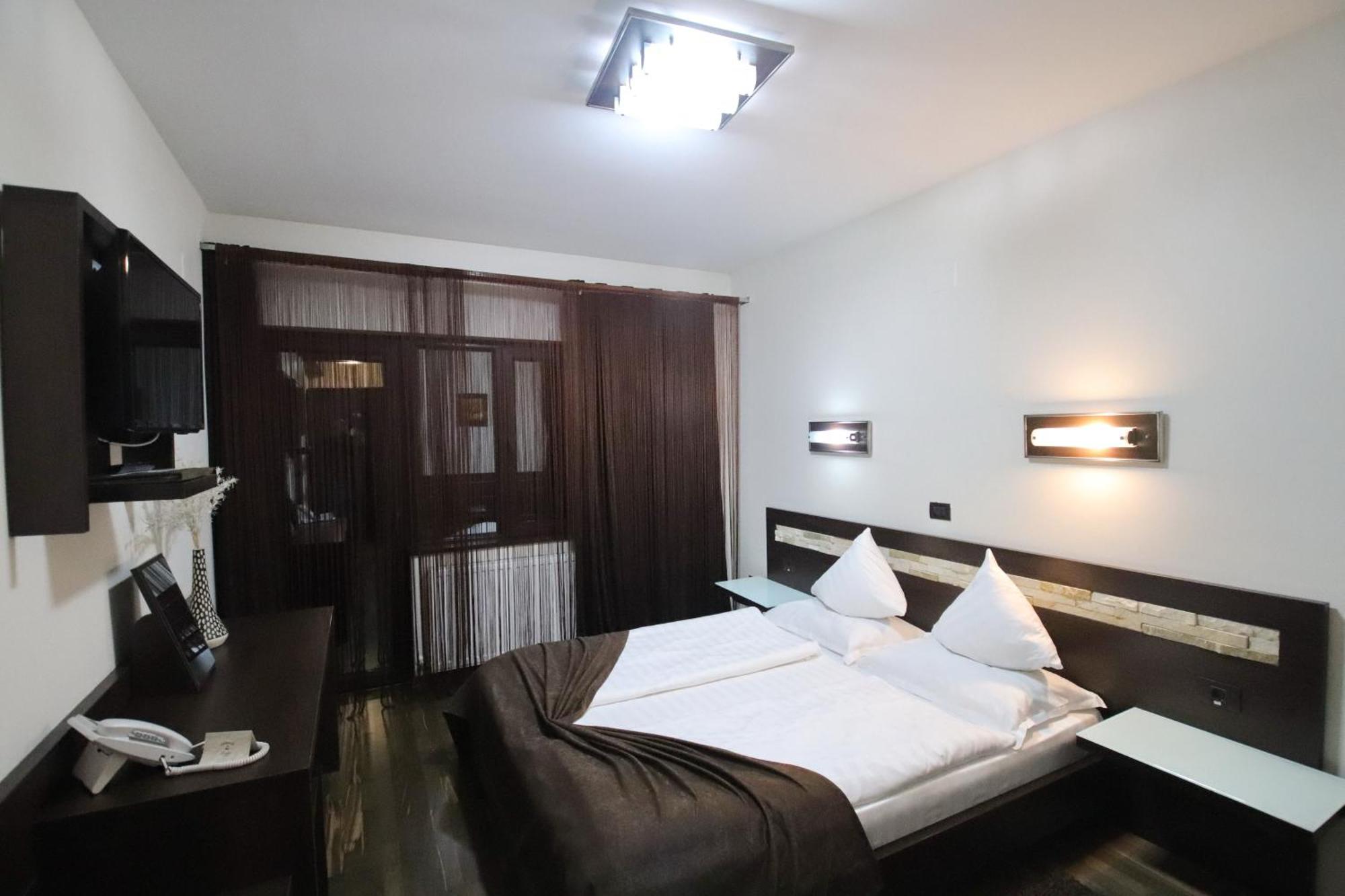Complex Cochet Hotel Busteni Bagian luar foto
