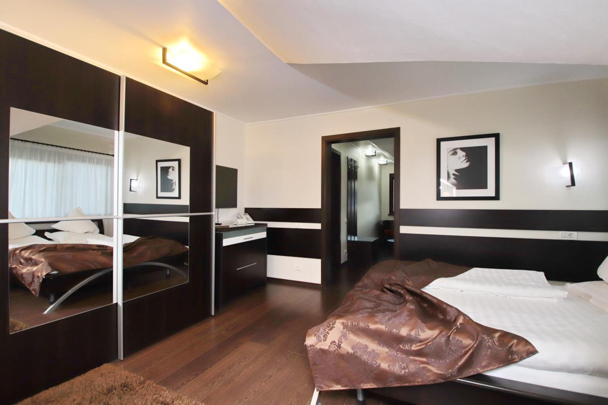 Complex Cochet Hotel Busteni Bagian luar foto
