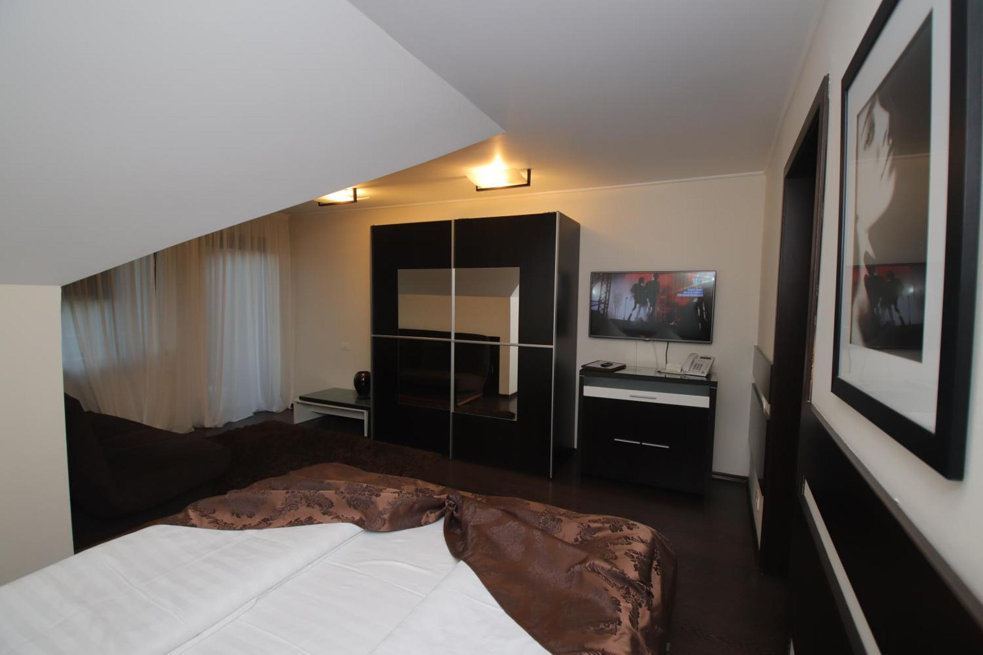 Complex Cochet Hotel Busteni Bagian luar foto