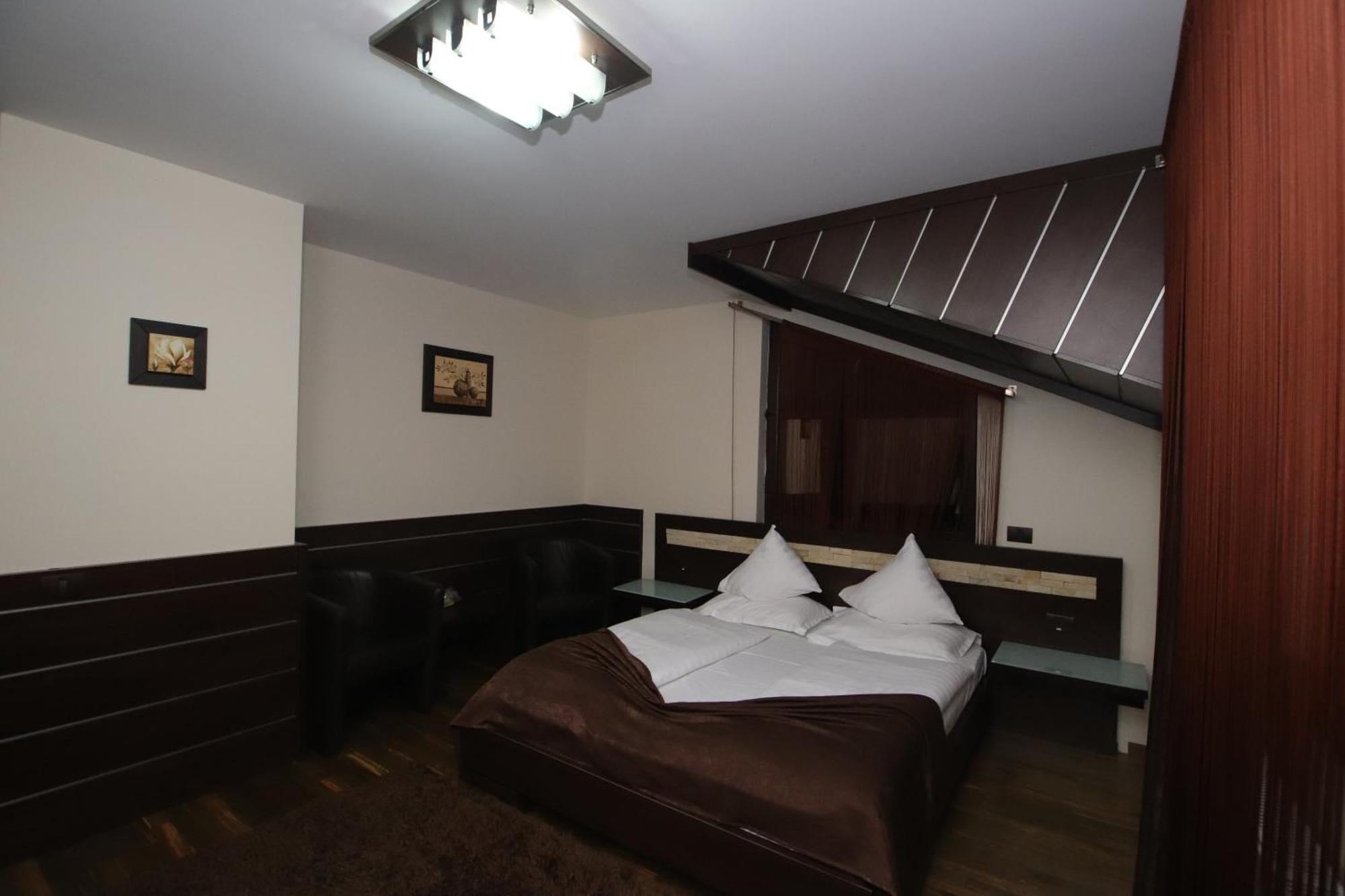 Complex Cochet Hotel Busteni Bagian luar foto