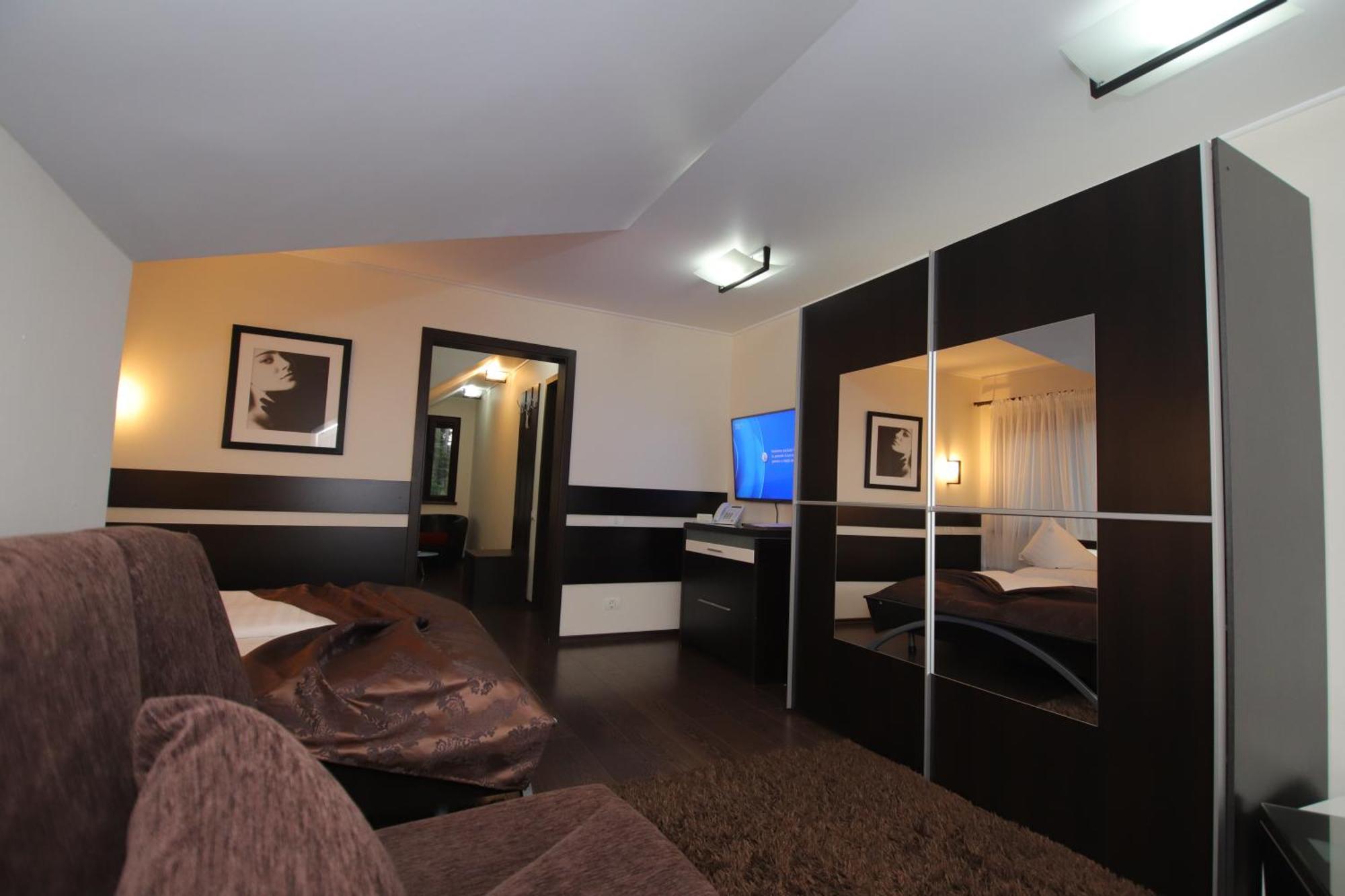 Complex Cochet Hotel Busteni Bagian luar foto