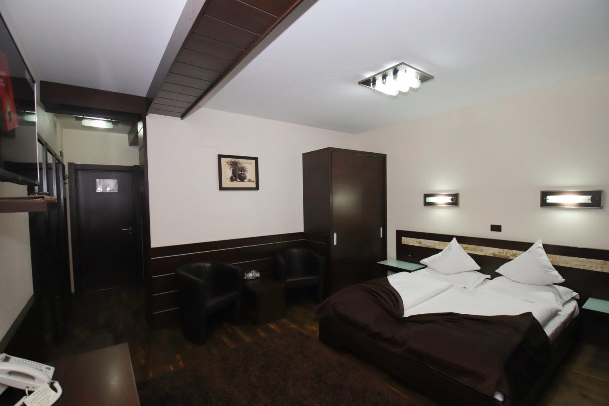 Complex Cochet Hotel Busteni Bagian luar foto