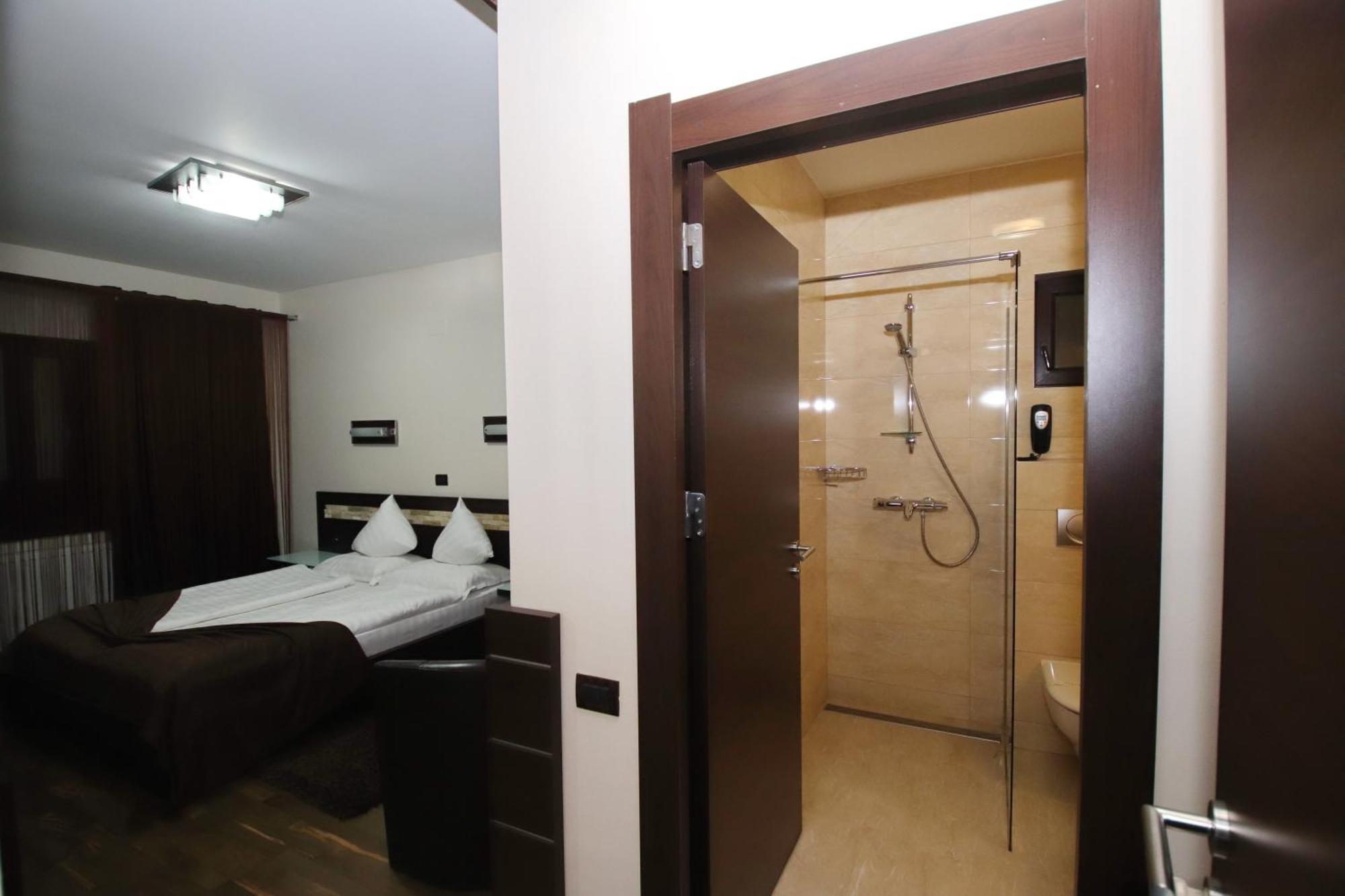 Complex Cochet Hotel Busteni Bagian luar foto