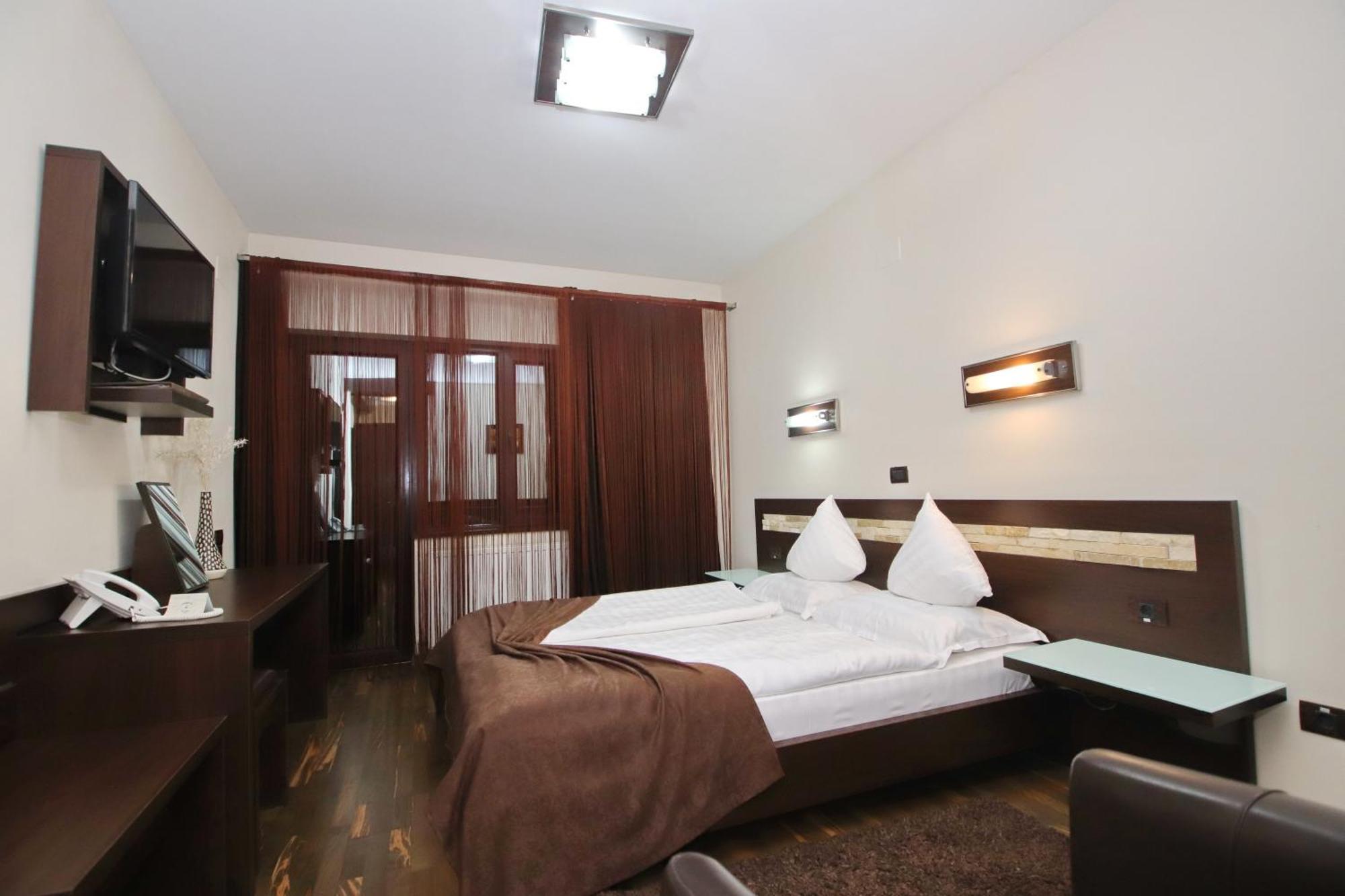 Complex Cochet Hotel Busteni Bagian luar foto
