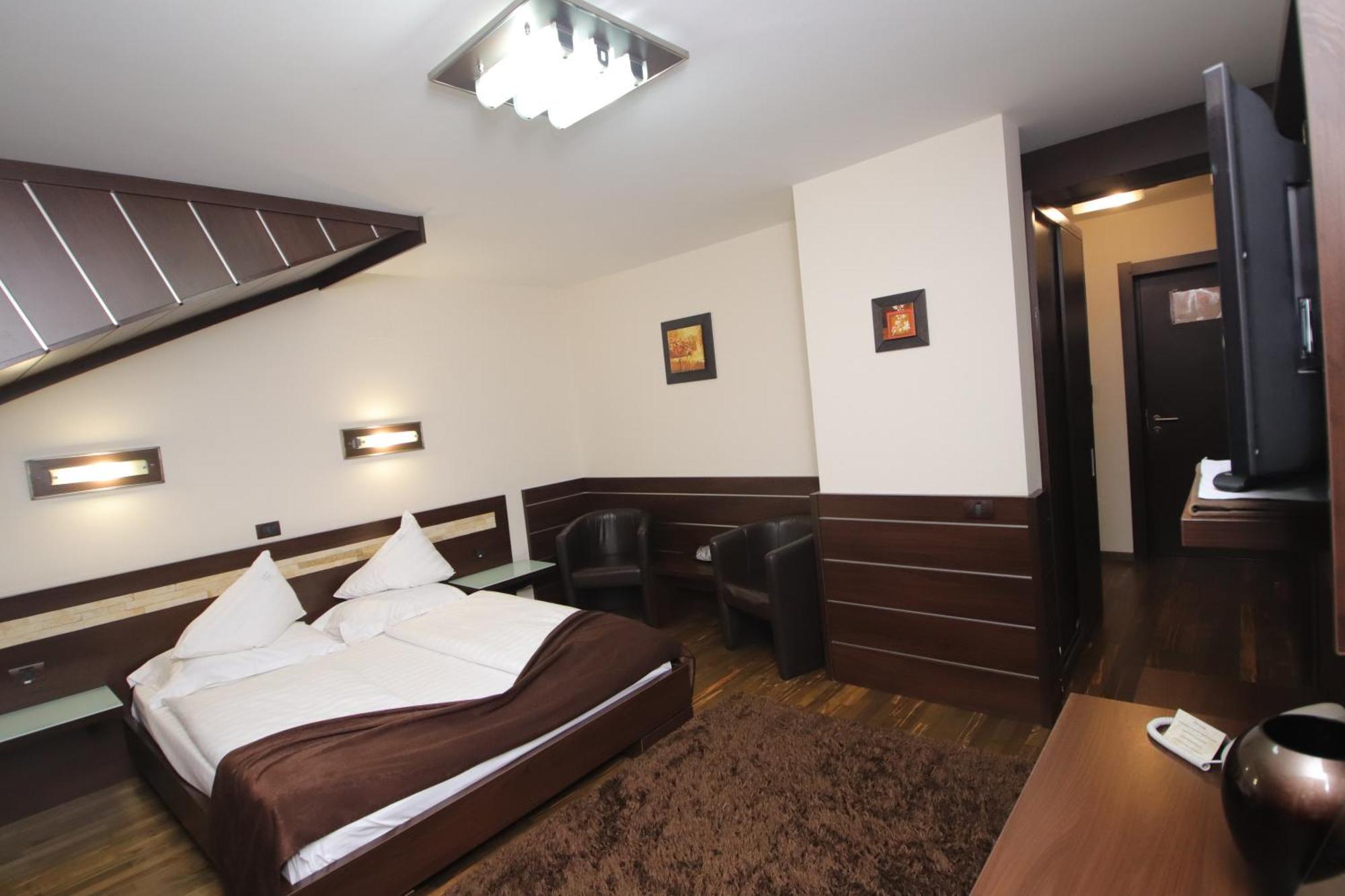Complex Cochet Hotel Busteni Bagian luar foto