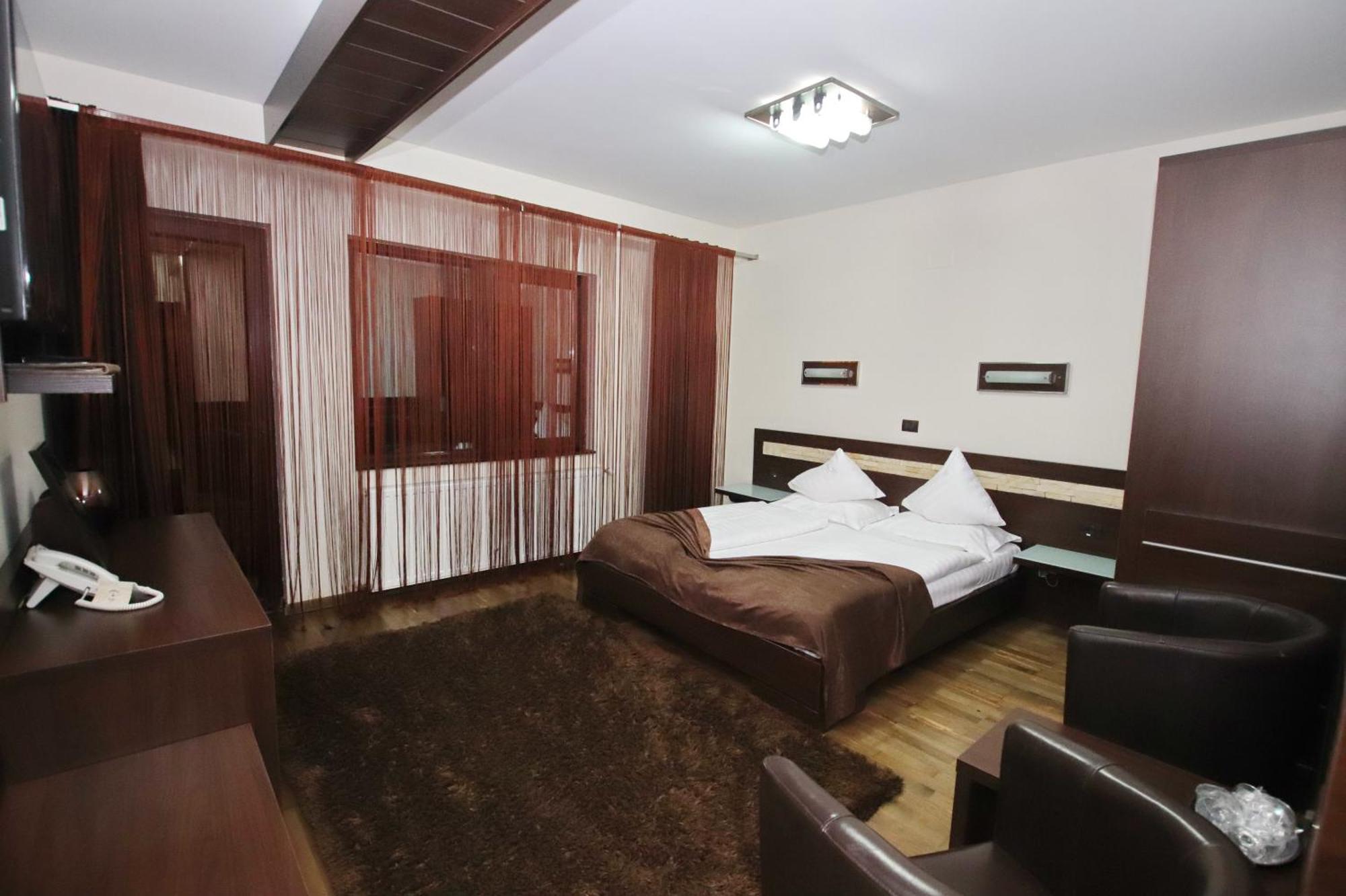 Complex Cochet Hotel Busteni Bagian luar foto