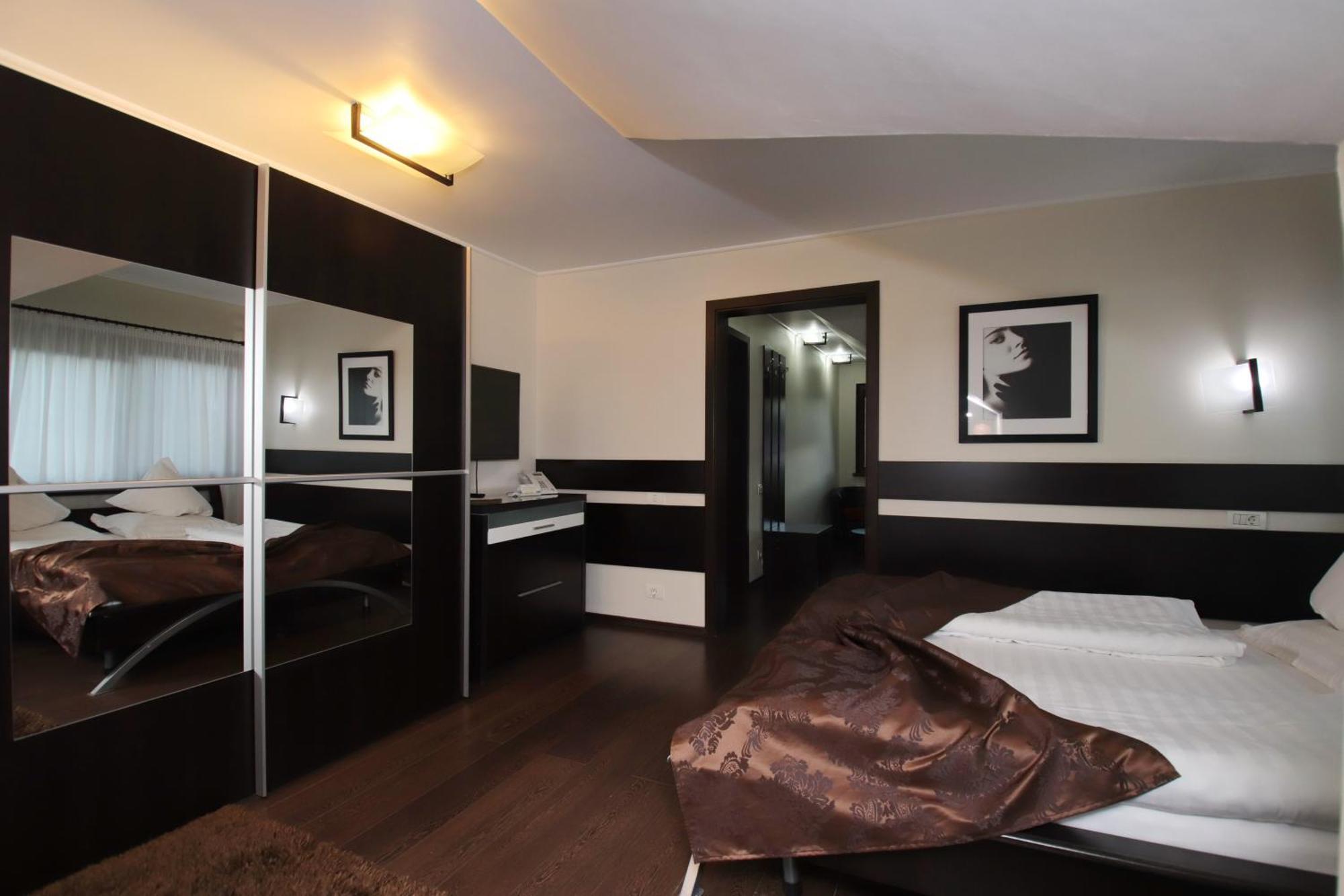 Complex Cochet Hotel Busteni Bagian luar foto