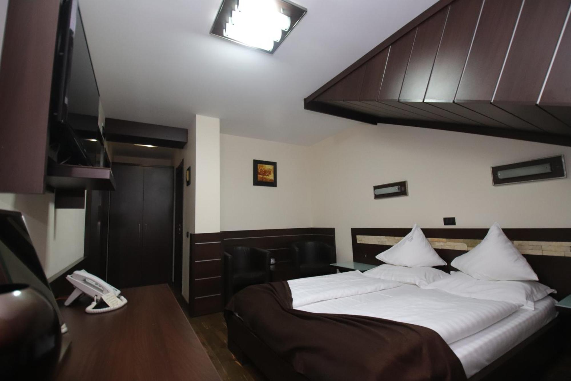 Complex Cochet Hotel Busteni Bagian luar foto